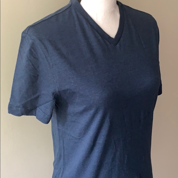 {H&M} V-Neck Basic T-shirt - Unisex - Picture 3 of 4